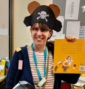 Sarah Shoare running library activities